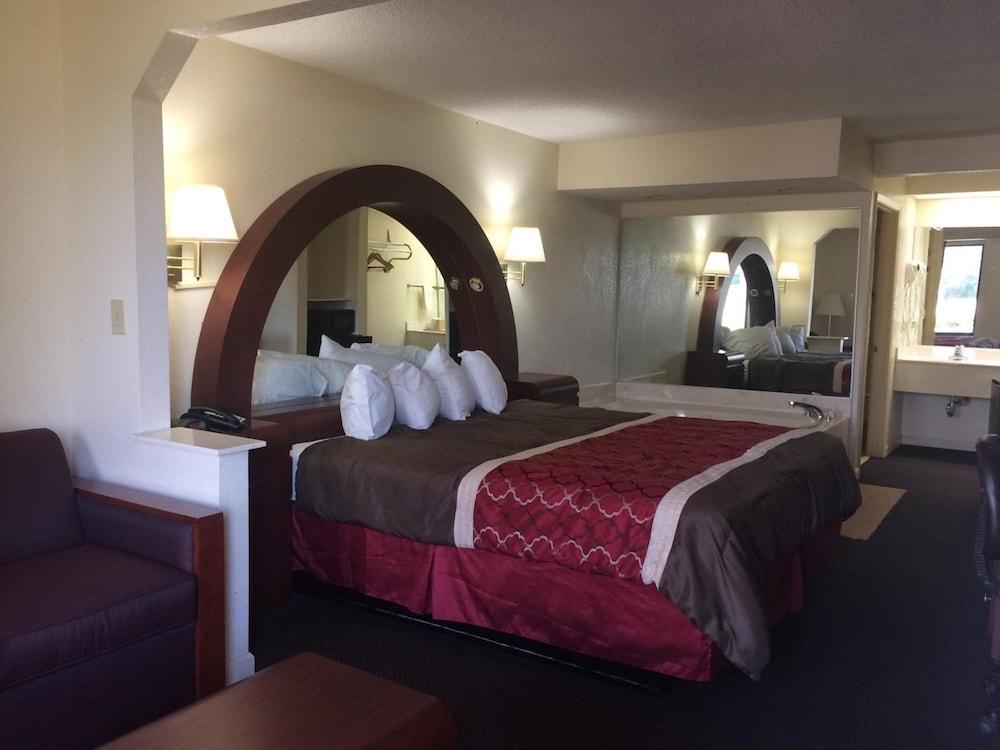 Luxury Inn & Suites Сельма Экстерьер фото