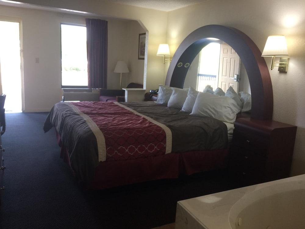 Luxury Inn & Suites Сельма Экстерьер фото