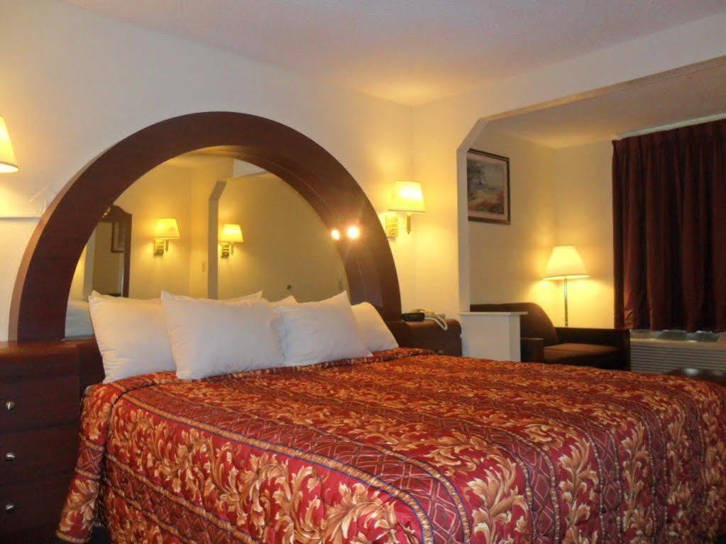 Luxury Inn & Suites Сельма Экстерьер фото