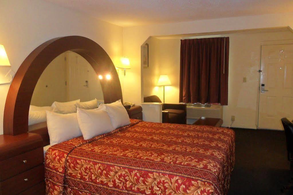 Luxury Inn & Suites Сельма Экстерьер фото